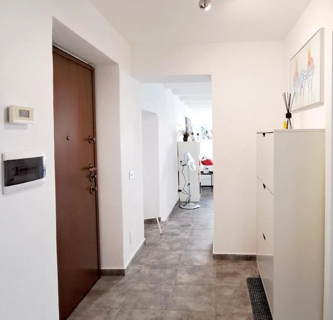 Momi Apartment Como
