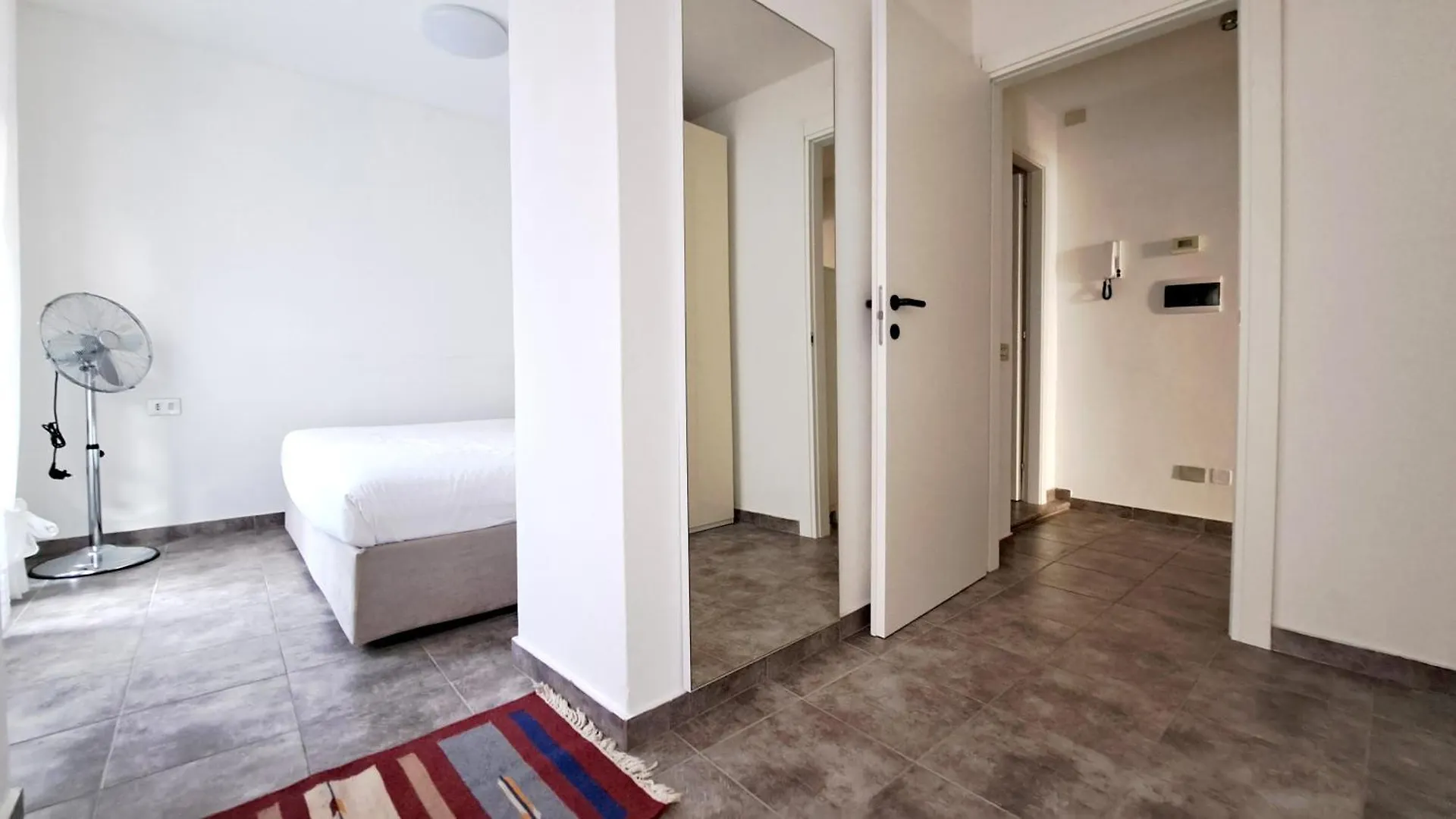 Momi Apartment Como