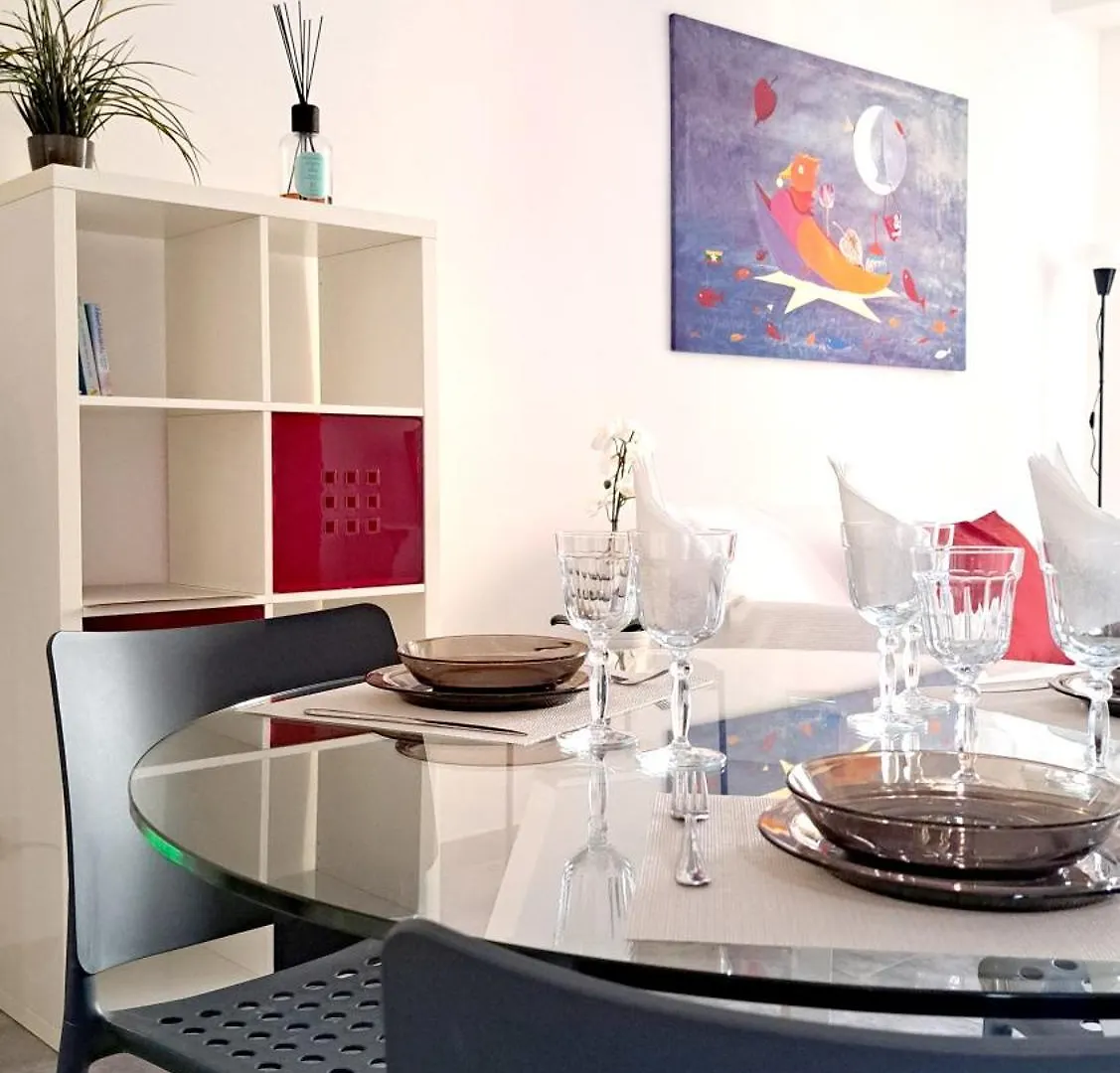 Momi Apartment Como