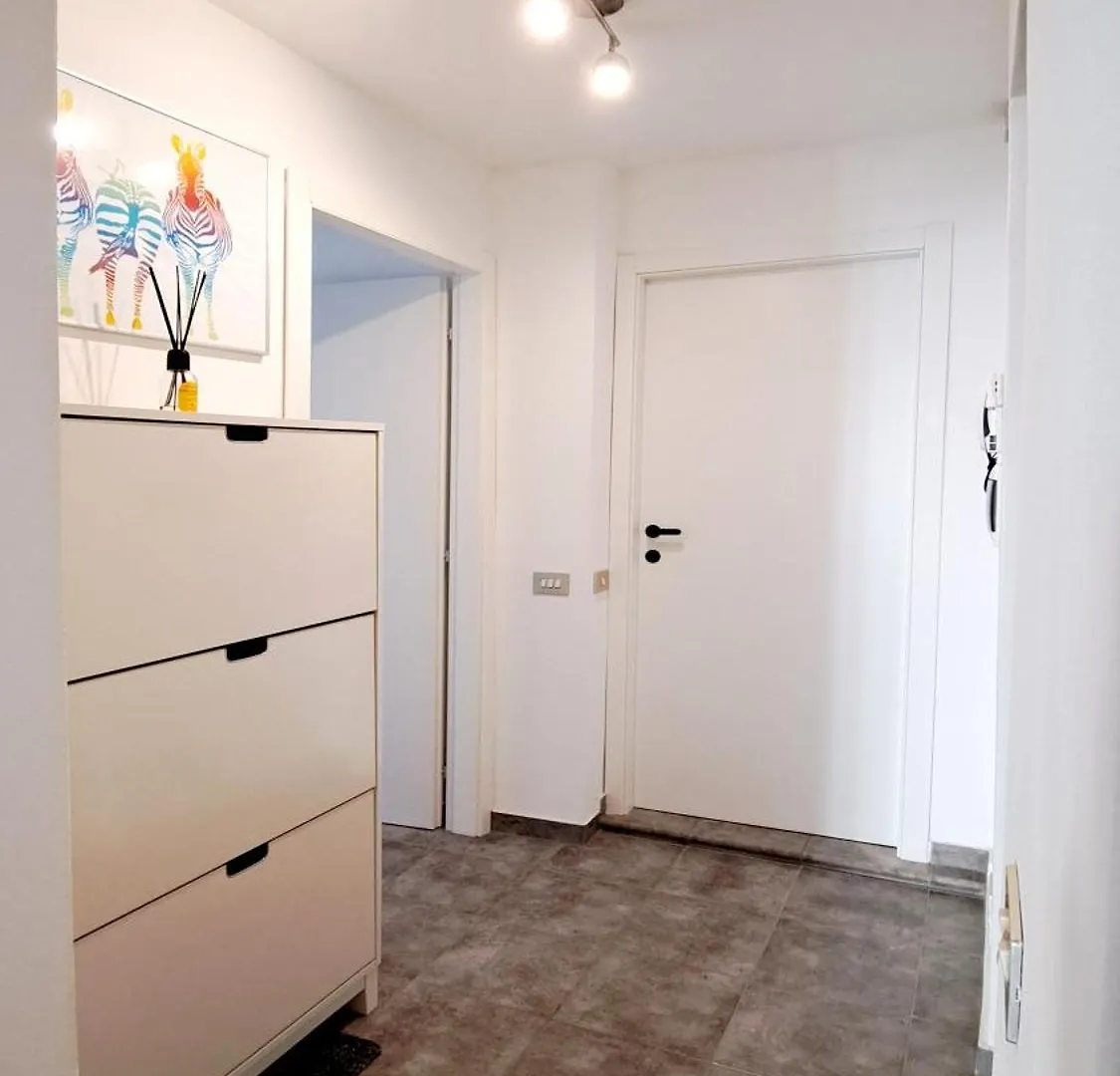 Momi Apartment Como 0*,  Italy