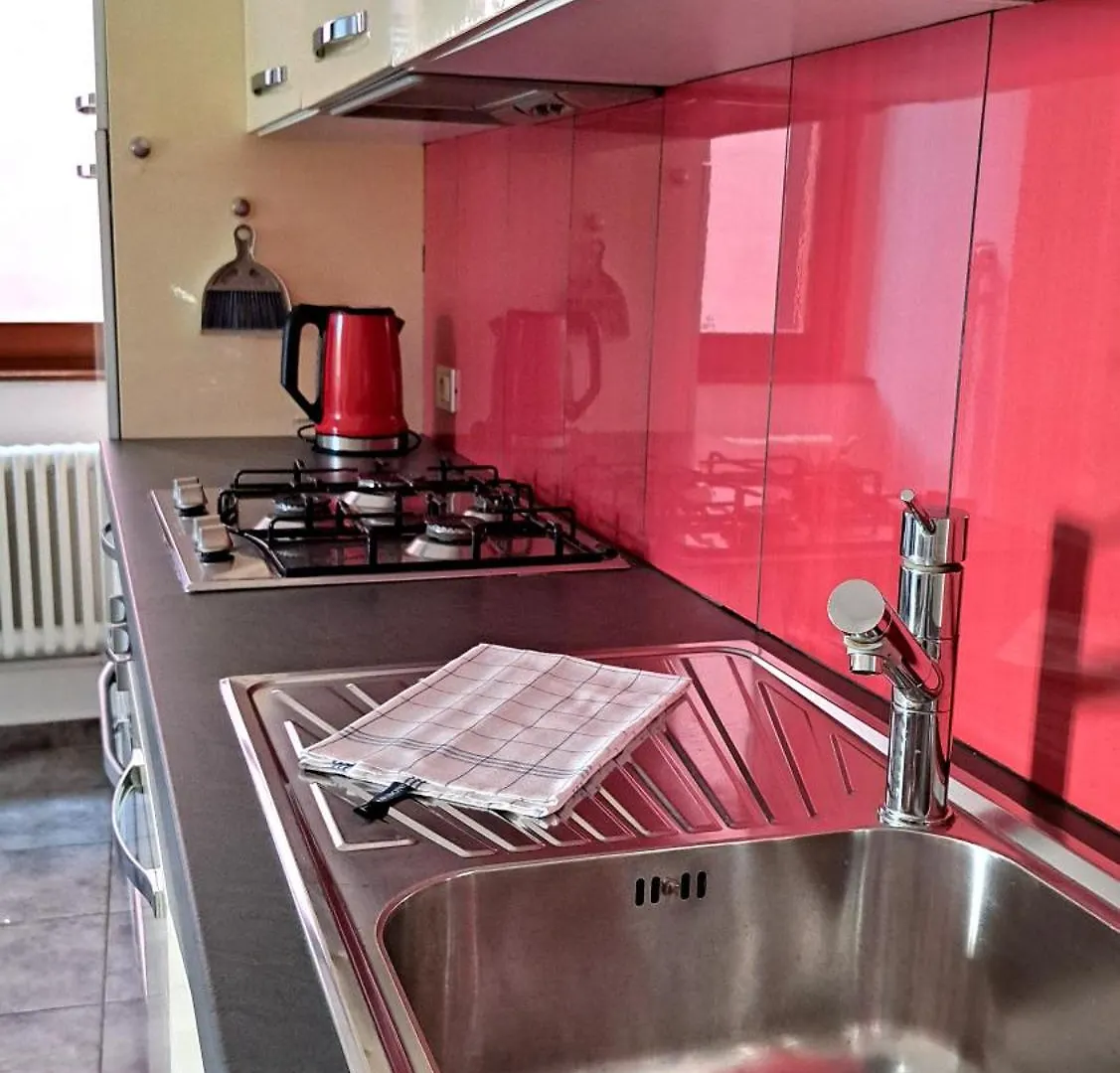 Momi Apartment Como